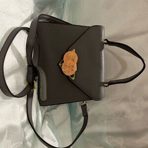 PRA-mise you she’s a cute crossbody brand new